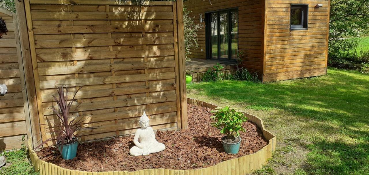 Au Coeur du Bien-Etre, chalet avec piscine chauffée et couverte, SPA, sauna, massages Monteaux Esterno foto
